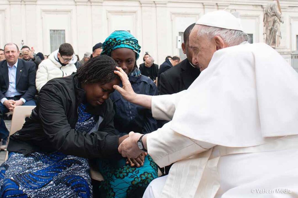 El Papa se reunió varias veces con víctimas de la persecución y la discriminación
